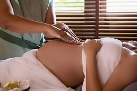 Comment masser une femme enceinte