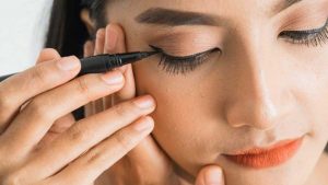 Astuces faciles pour avoir des sourcils épais naturellement