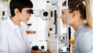 Opticien et ophtalmologue