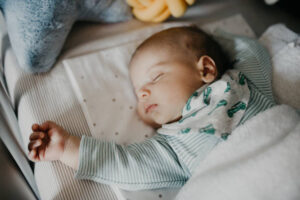 causes du sommeil agité chez le bébé